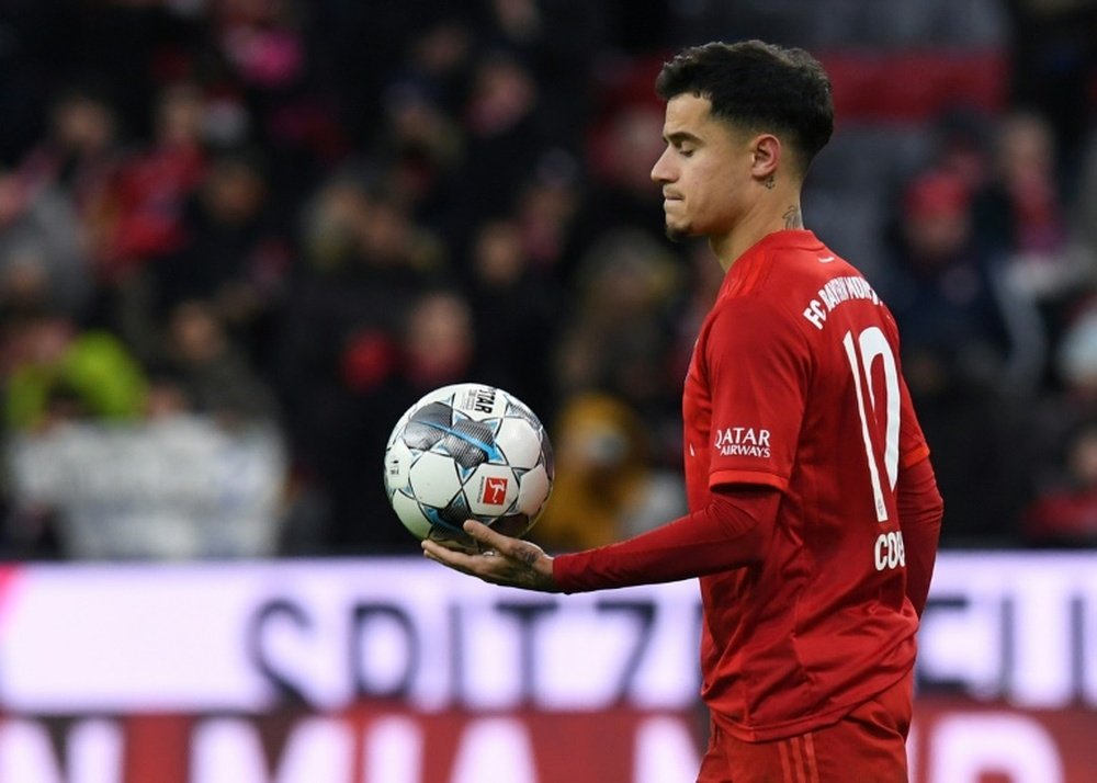 Coutinho se aleja del Allianz Arena. AFP