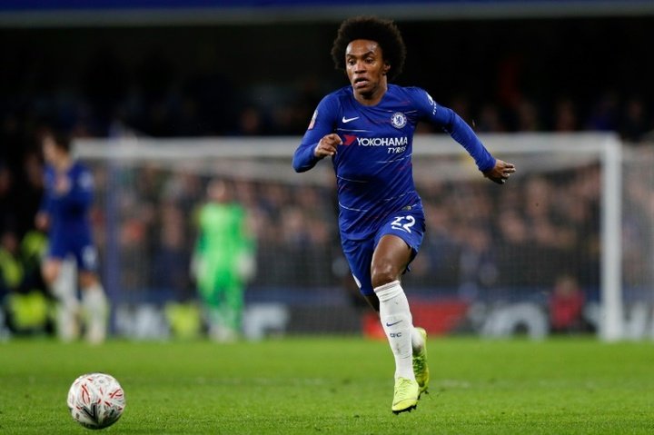 El Chelsea negocia tres renovaciones y manda a Ugbo a Holanda