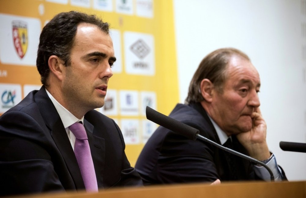 Spanish council member of Atletico Madrids board Ignacio Aguillo (L) and President of French football team RC Lens Gervais Martel (R) hold a press conference on May 23, 2016 in Lens, France