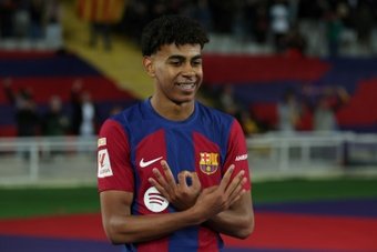 O jogador do Barcelona, Lamine Yamal, de 16 anos, tornou-se nesta quarta-feira o jogador mais jovem a disputar as quartas de final da Champions League.