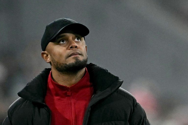 O confronto do Bayern de Munique contra o Augsburg, em casa, nesta sexta-feira, marca o início de uma sequência decisiva para o gigante alemão, que enfrenta uma onda de lesões em posições-chave.
