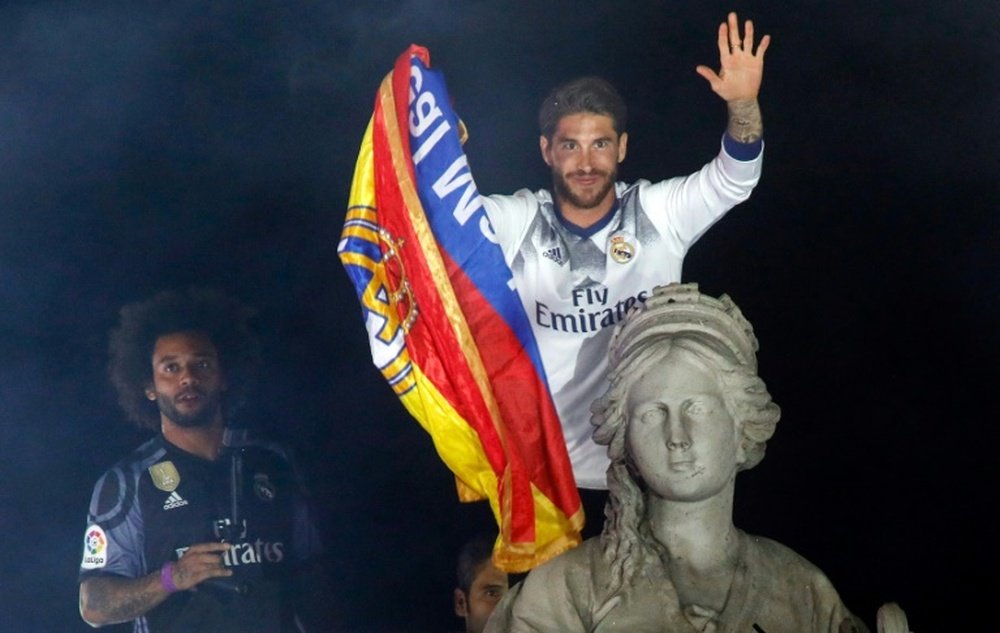 Sergio Ramos disfruta en la Cibeles. AFP