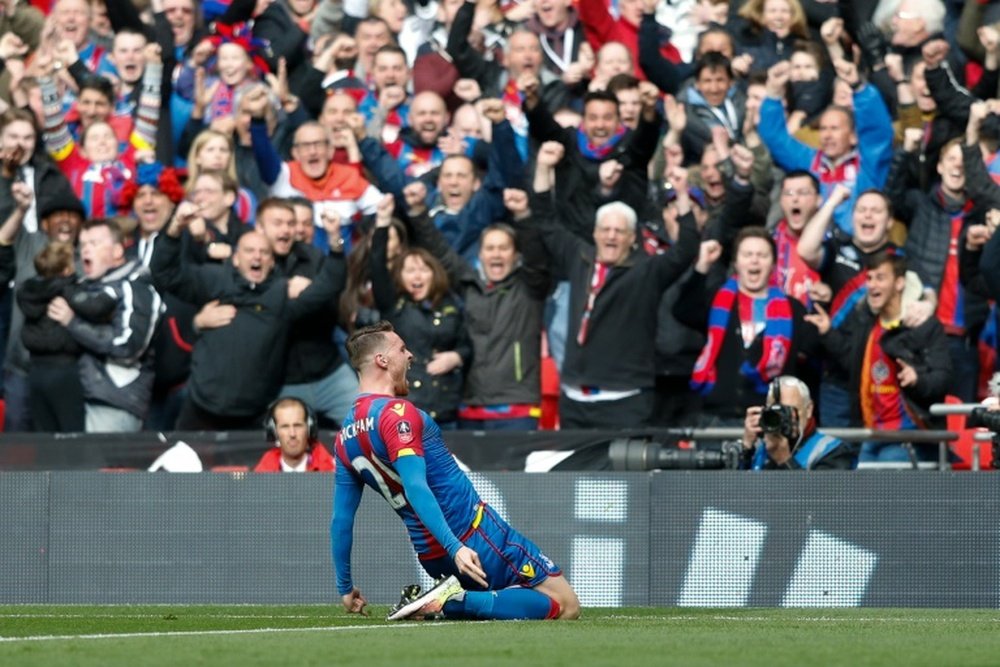 Crystal Palace's English striker Connor Wickham celebrates scoring their second goal. BeSoccer