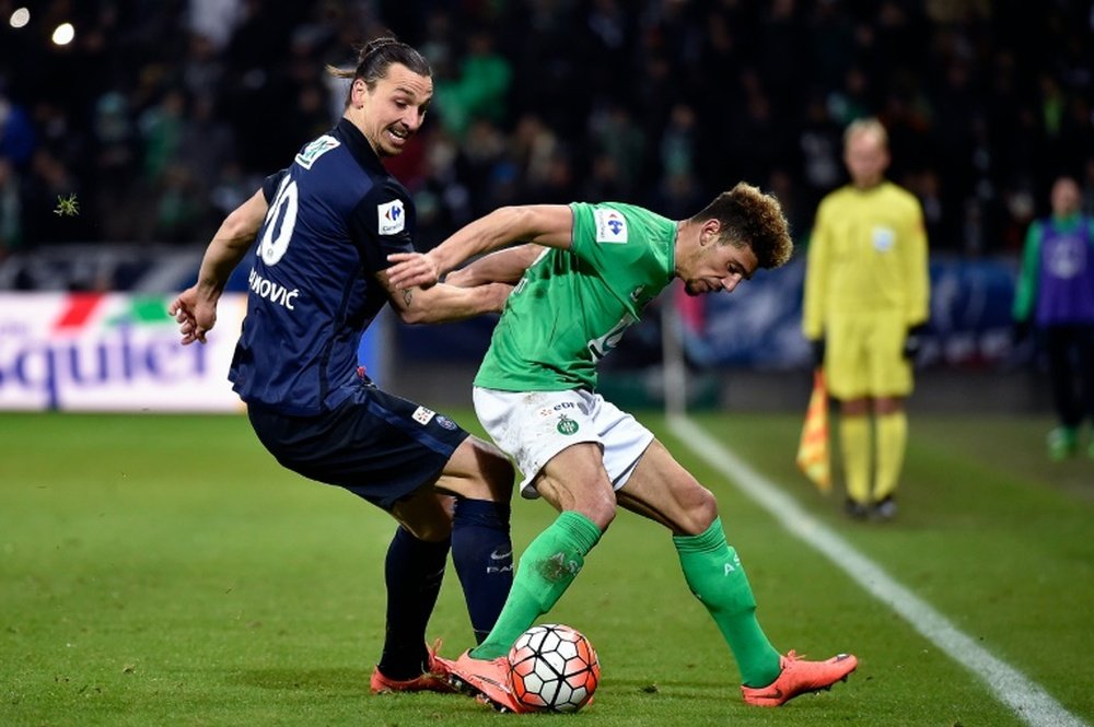 Saint-Etiennes defender Kevin Malcuit (R) vies with Paris Saint-Germains forward Zlatan Ibrahimovic (L) during the French Cup football match on March 2, 2016, in Saint-Etienne, central France