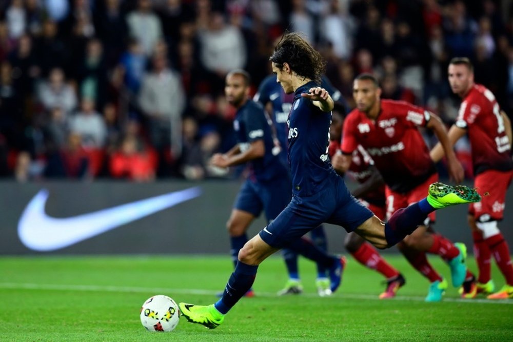 Edinson Cavani scores a penalty during the Ligue 1 match between Paris Saint-Germain and Dijon. AFP