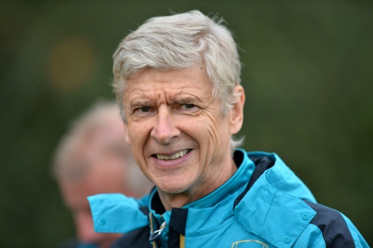 Bayern have weaknesses, says Wenger