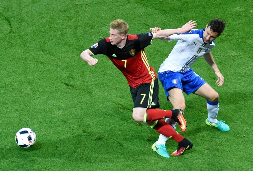 De Bruyne descontente com tática da seleção belga. AFP