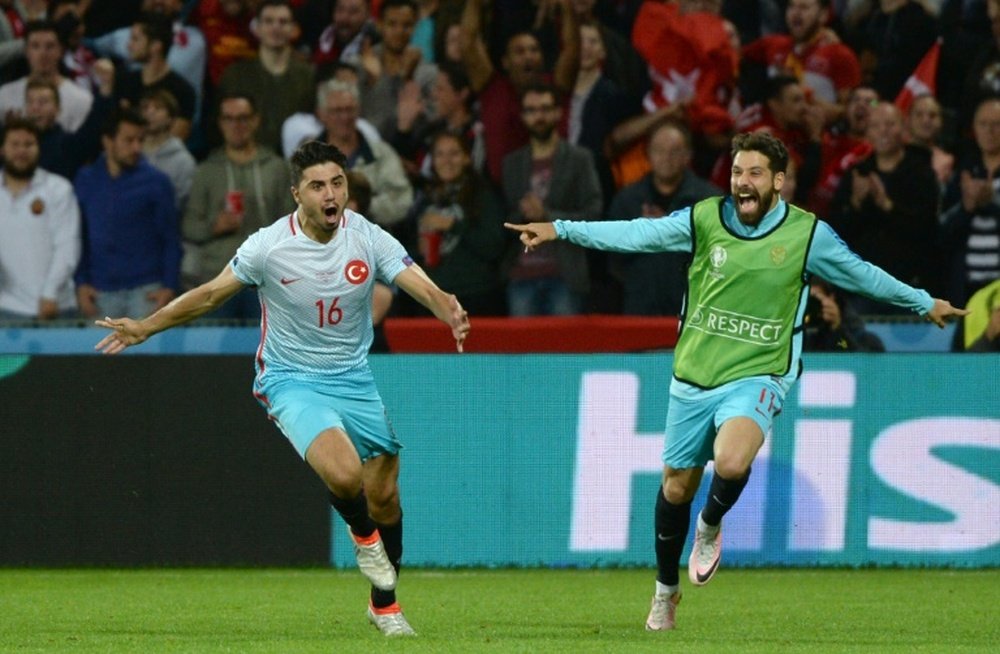 Turquía venció por 1-0 a Croacia. AFP