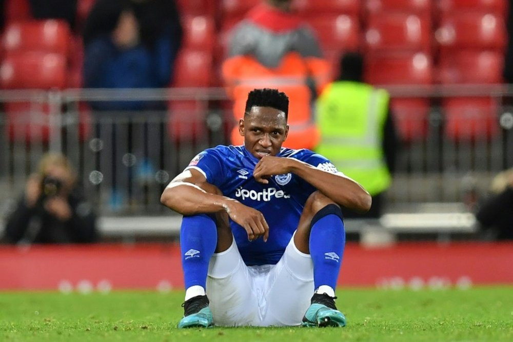 Yerry Mina sentiu novo problema em jogo contra o Manchester City. AFP