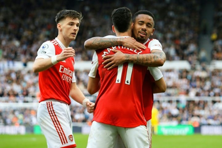 Arsenal squeeze up on City after sinking Magpies