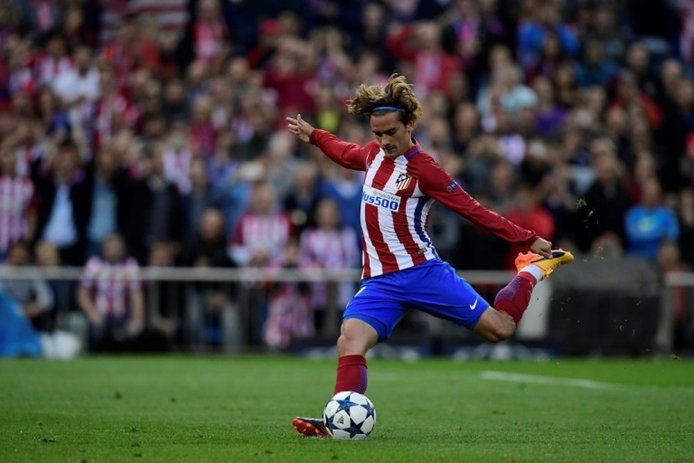 Antoine Griezmann says he had a six out of 10 chance of moving to Manchester United.