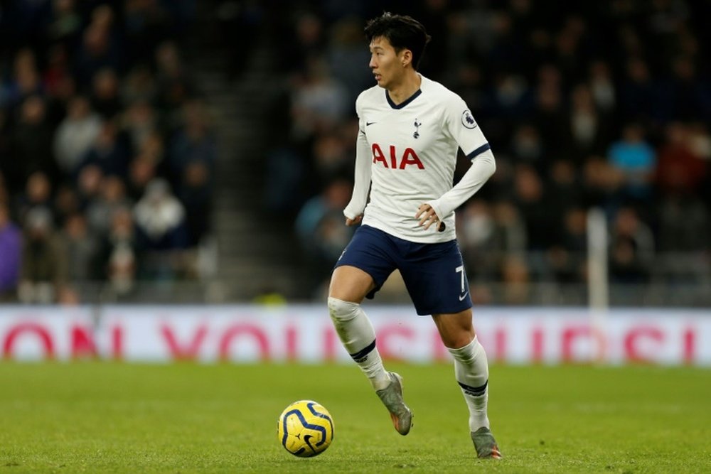 Adolescente de 13 anos foi expulso do estádio do Tottenham por gesto racista. AFP