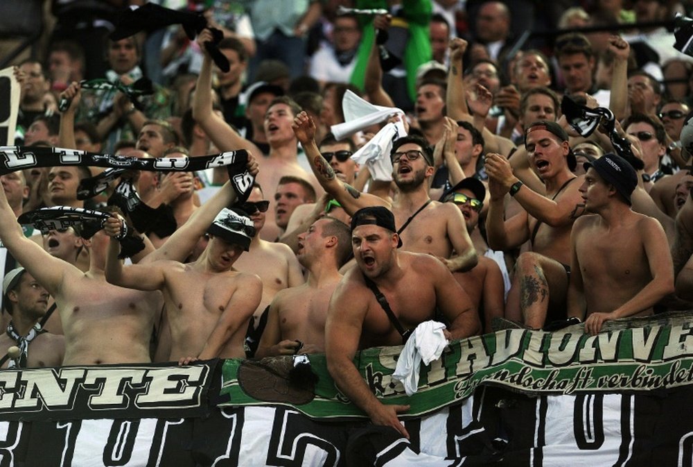 Moenchengladbachs supporters cheer their team on September 15, 2015