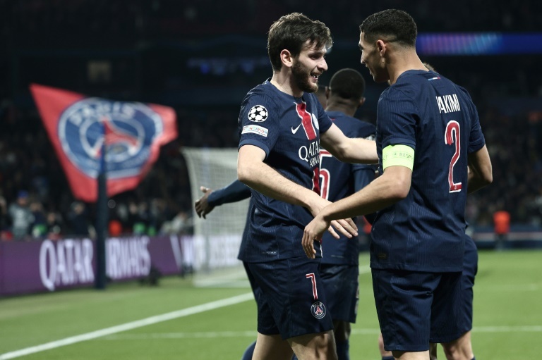 Los jugadores del PSG celebran un gol