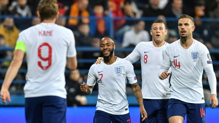 Five-star England sweep Montenegro aside