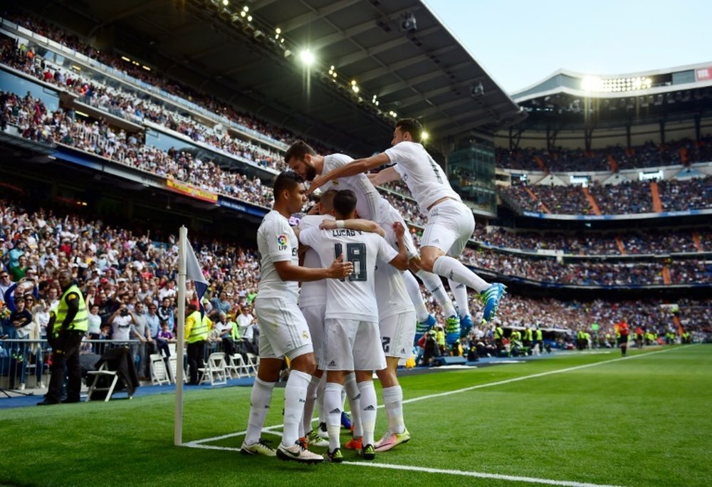 Real Madrids players celebrate thier first goal against Eibar. BeSoccer