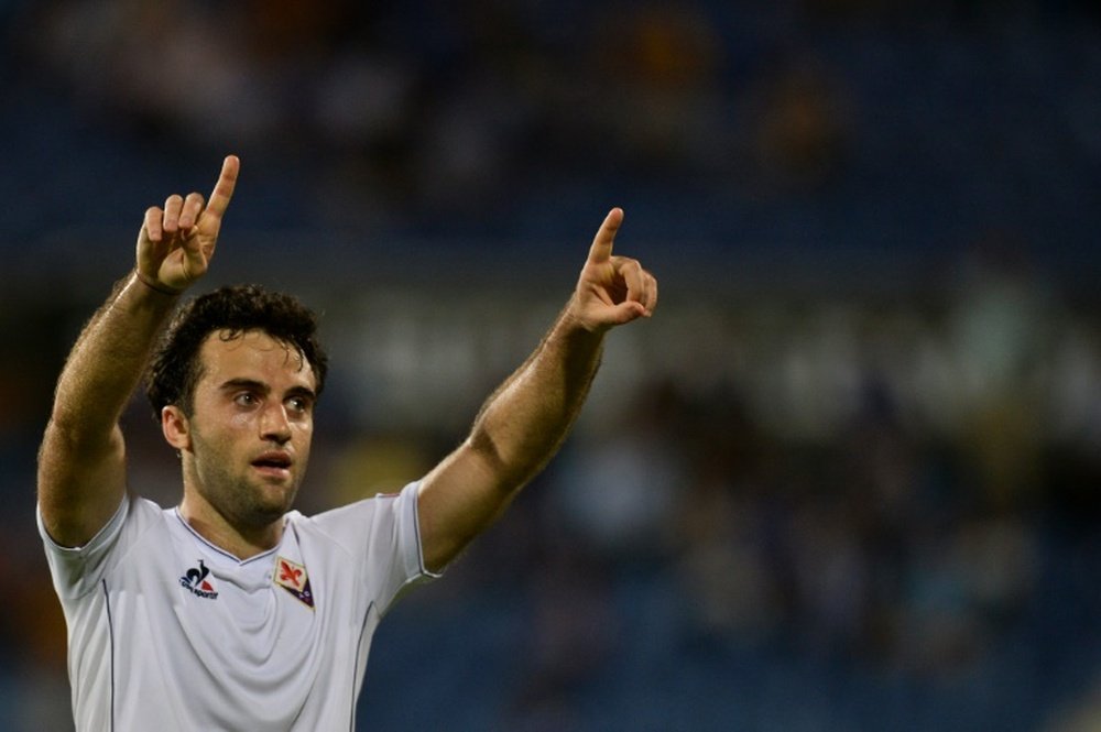 Fiorentinas forward Giuseppe Rossi celebrates after scoring during the UEFA League Group I football match in Lisbon on October 1, 2015