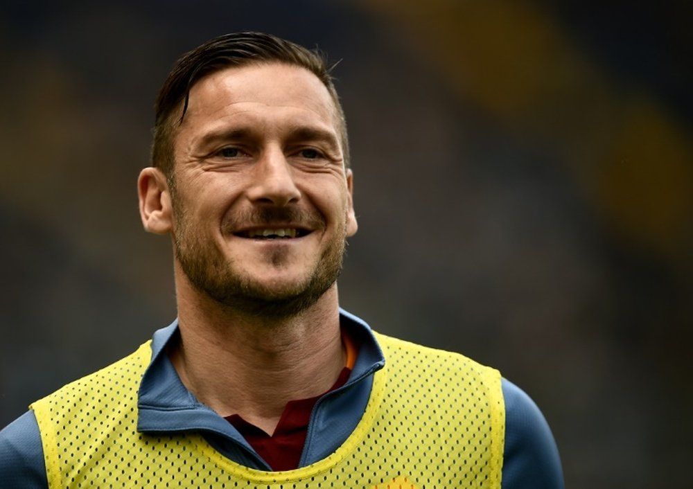 Romas forward from Italy Francesco Totti warms up during the Italian Serie A football match on April 3, 2016