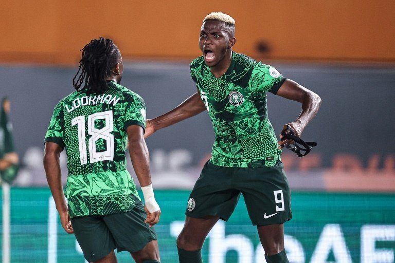 Lookman (L) scored the goal that put Nigeria in the semi-final. AFP