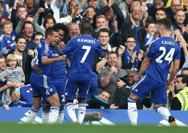 Los jugadores del Chelsea celebran un tanto en la Premier League. AFP