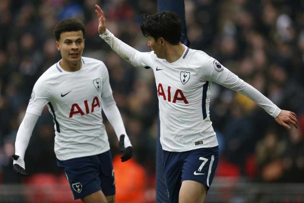 O Tottenham bateu o Huddersfield Town por 2-0. AFP