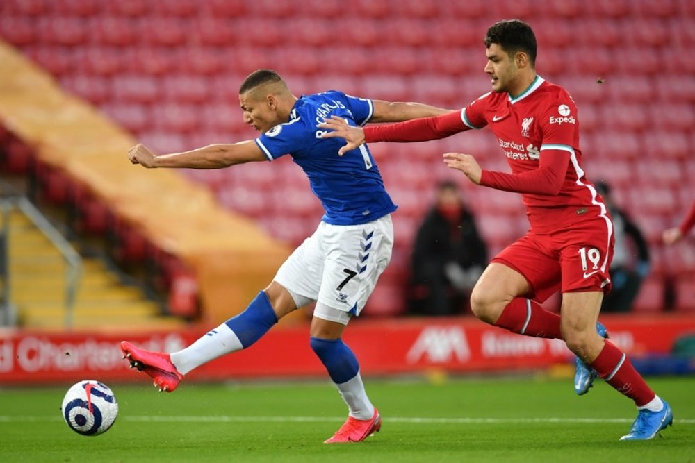 Ancelotti se frota las manos con la conexión James-Richarlison. AFP