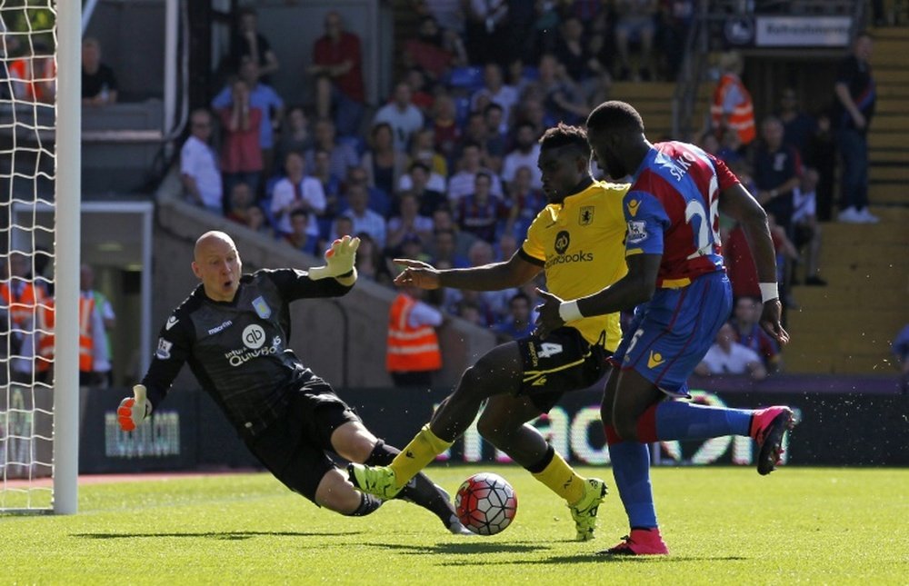 Crystal Palaceâs French midfielder Bakary Sako (R) has an attempt blocked by Aston Villaâs Micah Richards (2nd R) during the English Premier League football match in south London on August 22, 2015