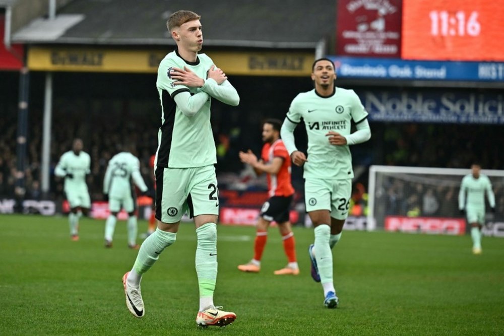 Cole Palmer salva al Chelsea ante el Luton Town. AFP