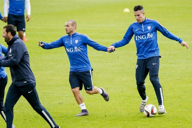 The Galatasaray attacking midfielder believes the striker can rediscover his form. EFE