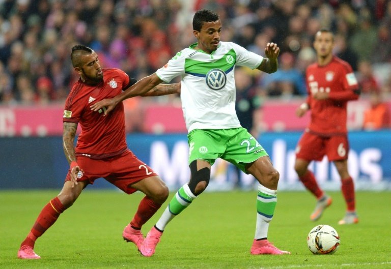 Luiz Gustavo tiene todas las papeletas para ser el siguiente que abandone el Wolfsburgo. AFP/Archivo