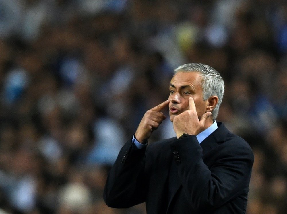 Another testing week has only added to the growing sense of unease around Chelsea, with coach Jose Mourinho forced to defend his relationship with his players after making unexpected changes for the Champions League trip to Porto