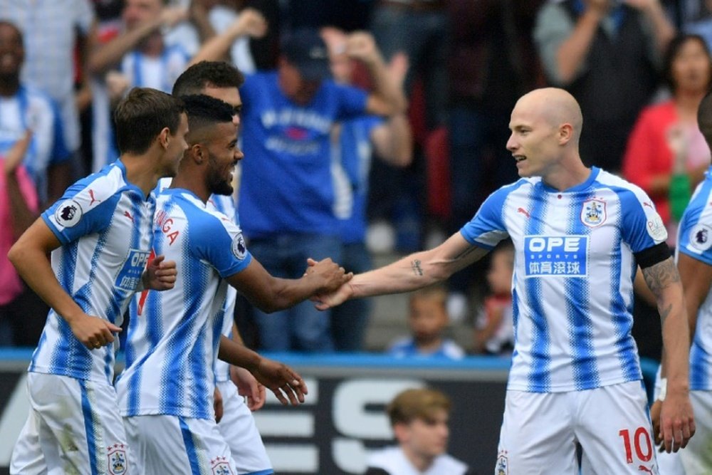 El Huddersfield ganó por 1-0. AFP