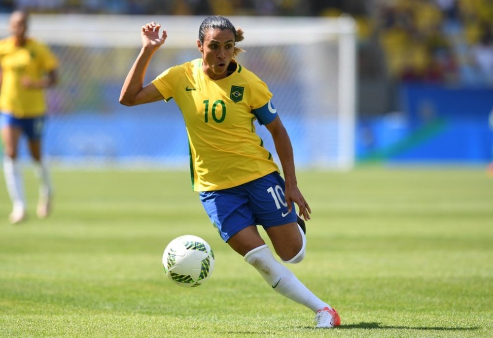 Marta quiere conseguir su sexto galardón como mejor jugadora del mundo. AFP