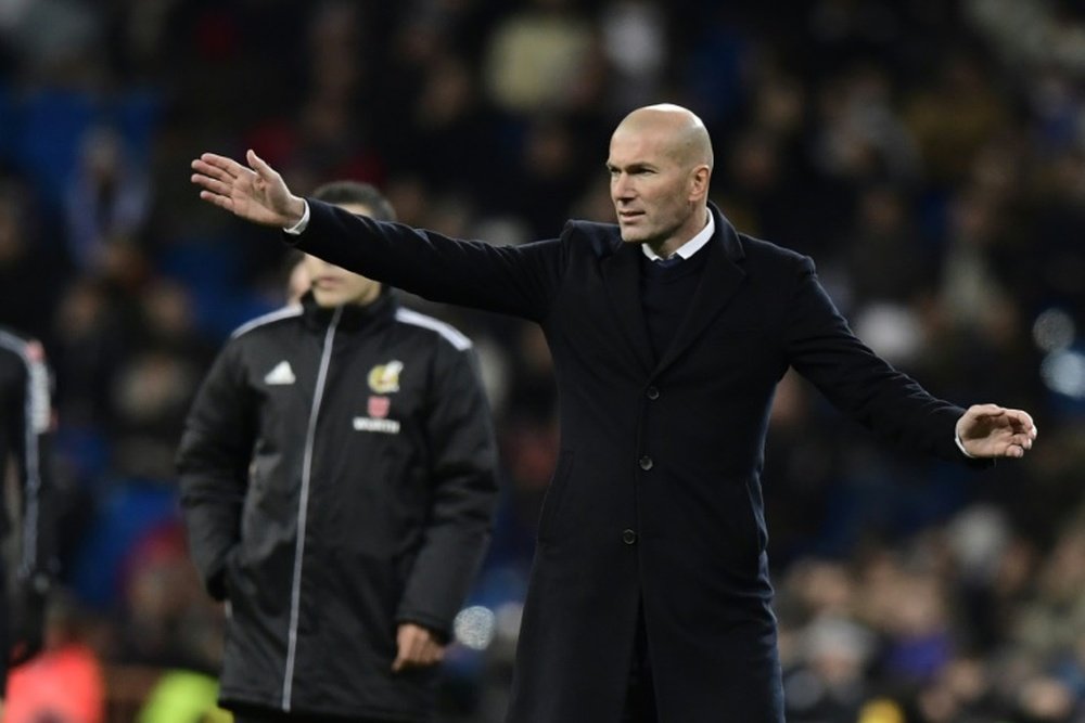 Zidane tiene la tarea por delante de levantar la moral de sus jugadores. AFP