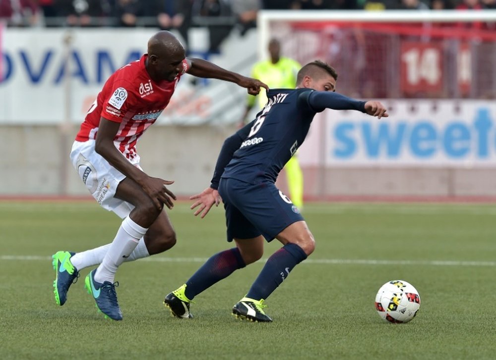 Alou Diarra, a la izquierda, podría volver a Inglaterra. AFP