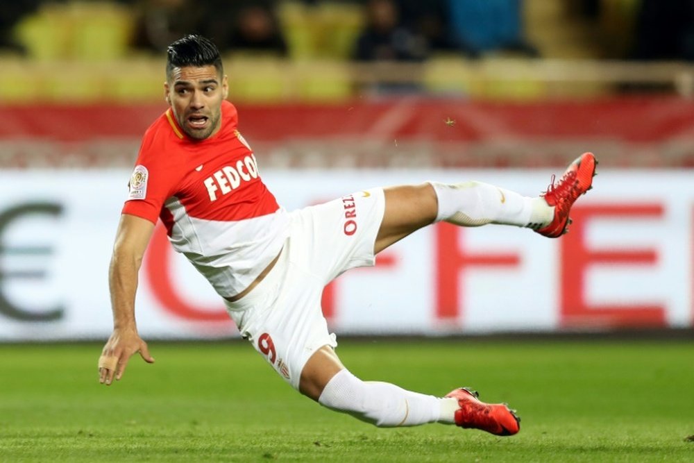 El Mónaco homenajeó a Falcao por sus 100 partidos con el equipo. AFP