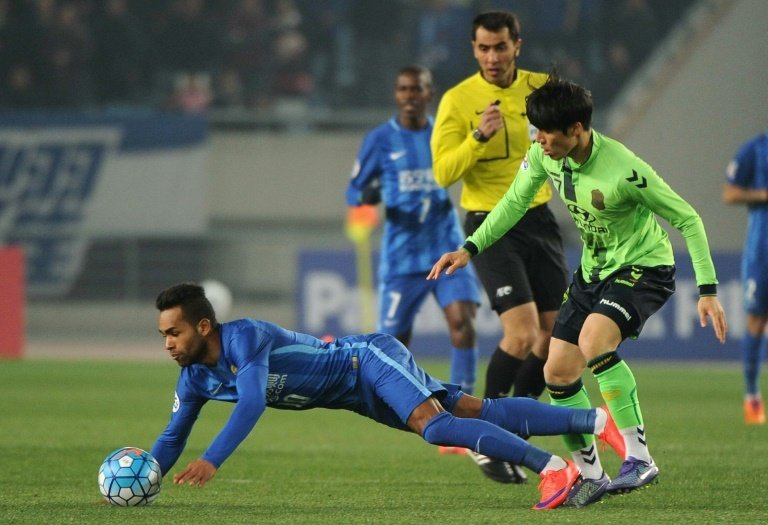 Jiangsus Alex Teixeira is bundled over during their AFC Champions League match against Jeonbuk in Nanjing, on March 1, 2016