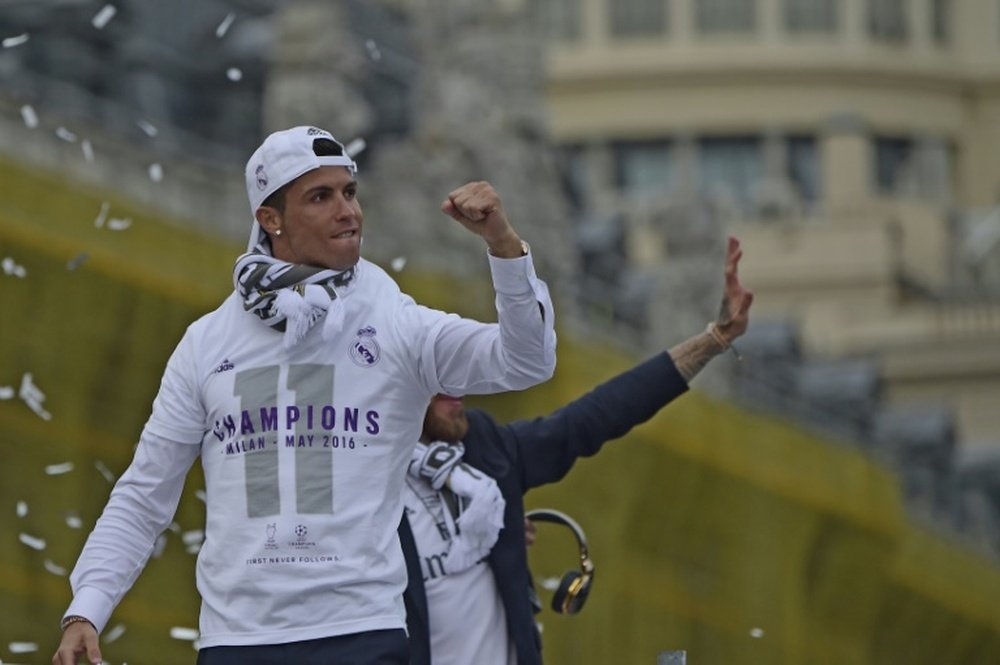 Real Madrid's Cristiano Ronaldo celebrates with the team and thousands of delirious fans. BeSoccer