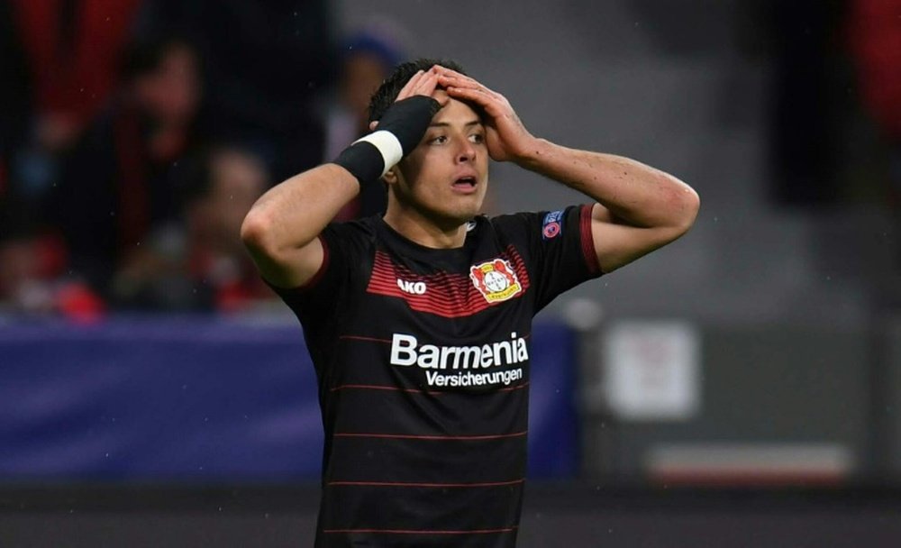 Chicharito no continuará en el Leverkusen. AFP