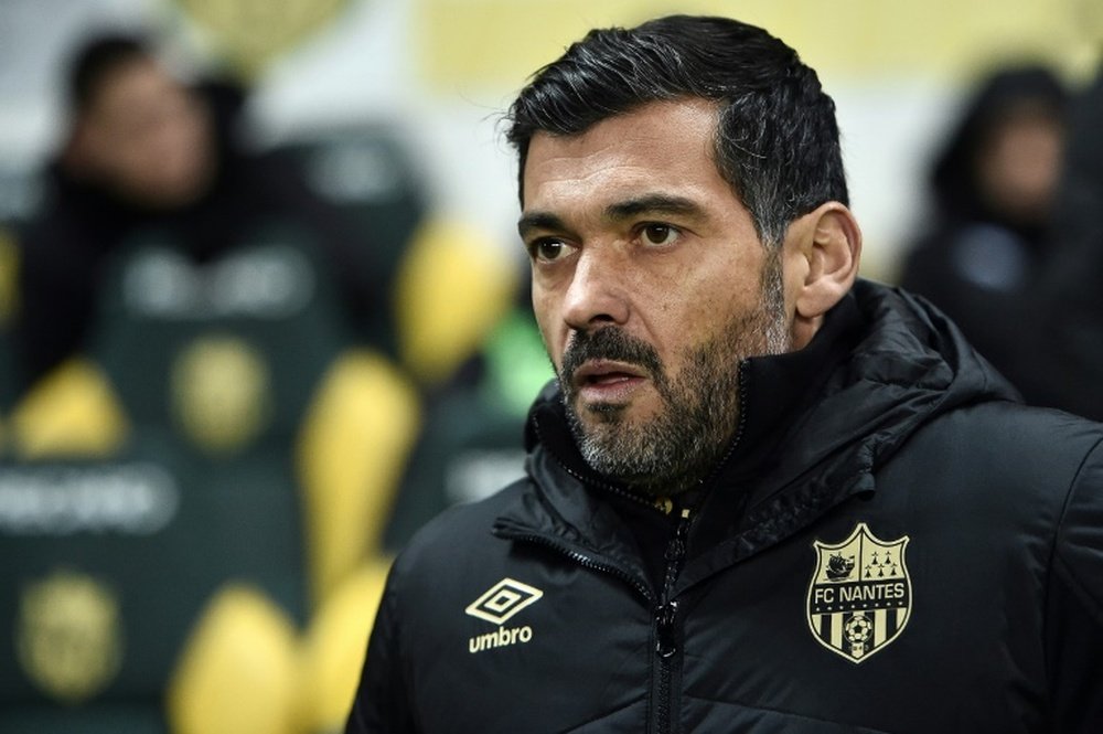 Nantes head coach Sergio Conceicao looks on during the French L1 football match against Caen on January 18, 2017