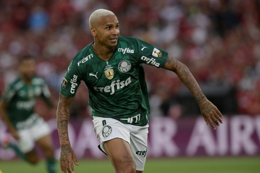 Deyverson zoa Flamengo após eliminação da Copinha. AFP