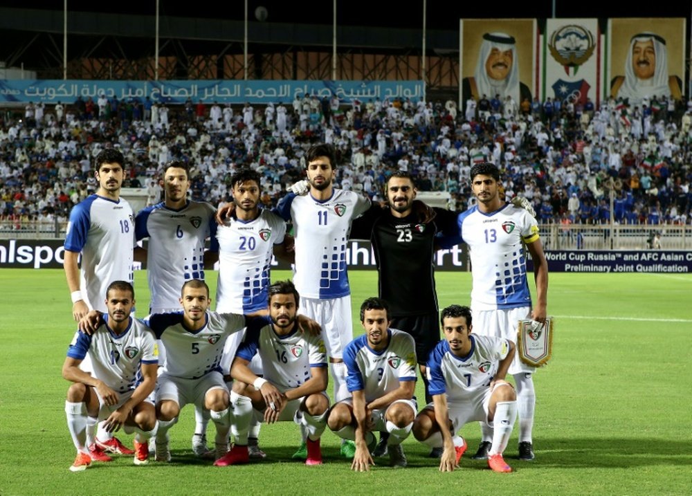 Kuwaits starting eleven pose for a group picture prior to their AFC qualifying football match for the 2018 FIFA World Cup between Kuwait and Lebanon on October 13, 2015 at the Kuwait Sports Club Stadium in Kuwait City