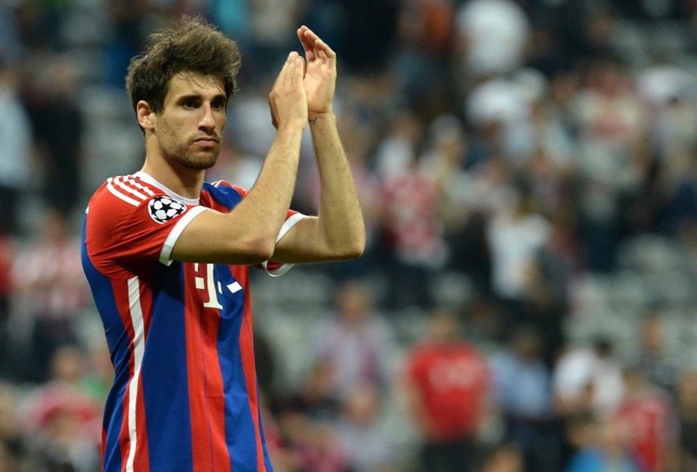 Bayern Munichs Spanish midfielder Javier Martinez applauds after the UEFA Champions League semi-final match in Munich, southern Germany on May 12, 2015