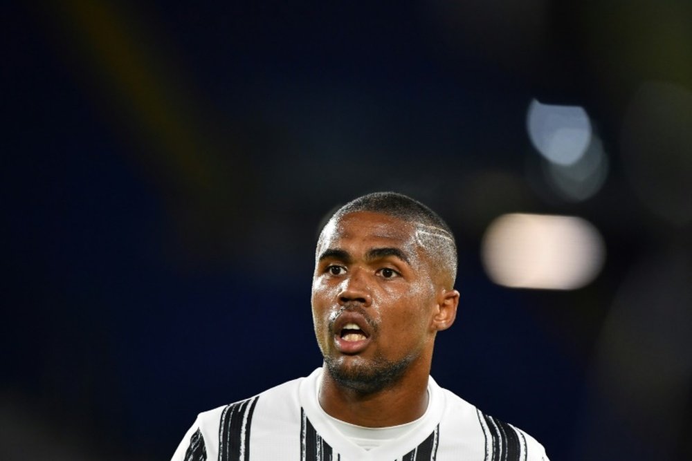 Juventus sinaliza liberação de Douglas Costa em até 3 dias. AFP