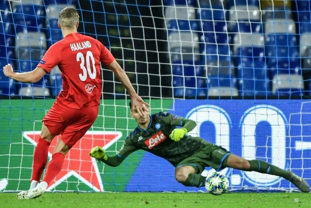 Haaland dio un punto al RB Salzburg ante el Nápoles. AFP