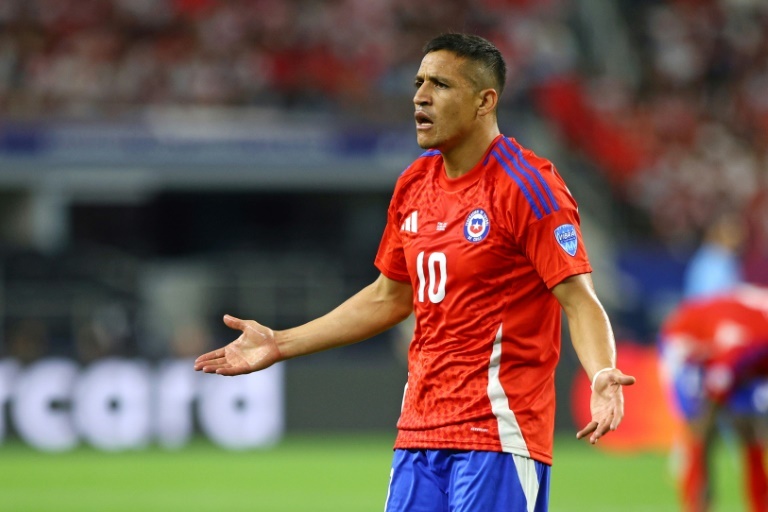 Alexis sufre una lesión en la pantorrilla y es temido para las eliminatorias mundialistas de Chile