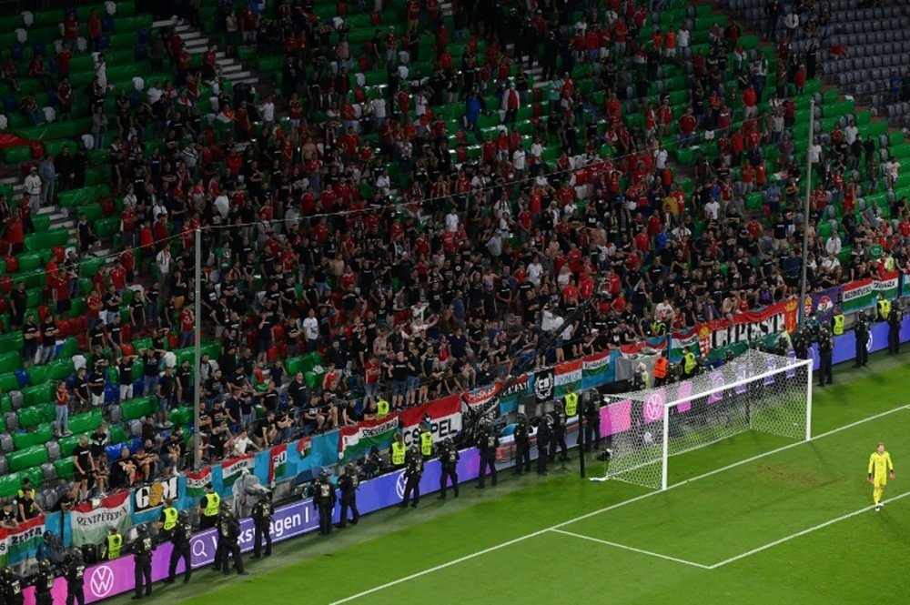 El Gobierno de Hungría tildó de patética la sanción impuesta por la UEFA. AFP