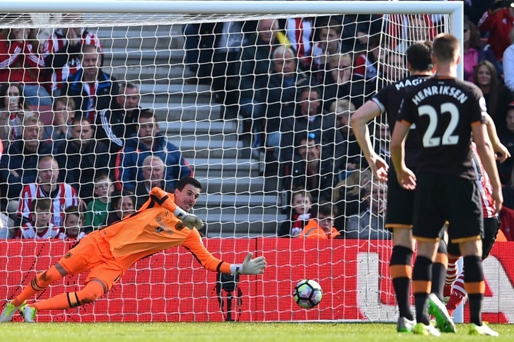 Jakupovic penalty save inches Hull closer to safety