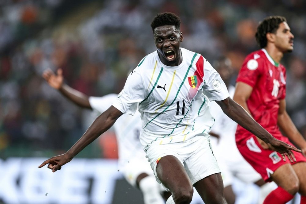 Bayo porta la Guinea ai quarti a 22 secondi dal fischio finale. AFP