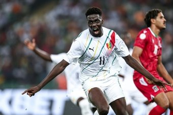 La Guinea raggiunge Angola e Nigeria ai quarti di finale della Coppa d'Africa. Battuta la Guinea Equatoriale a 22 secondi dal fischio finale con il colpo di testa vincente di Bayo.